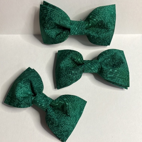 Pet Bowtie Christmas Holly & Music Notes - Picture 11 of 11